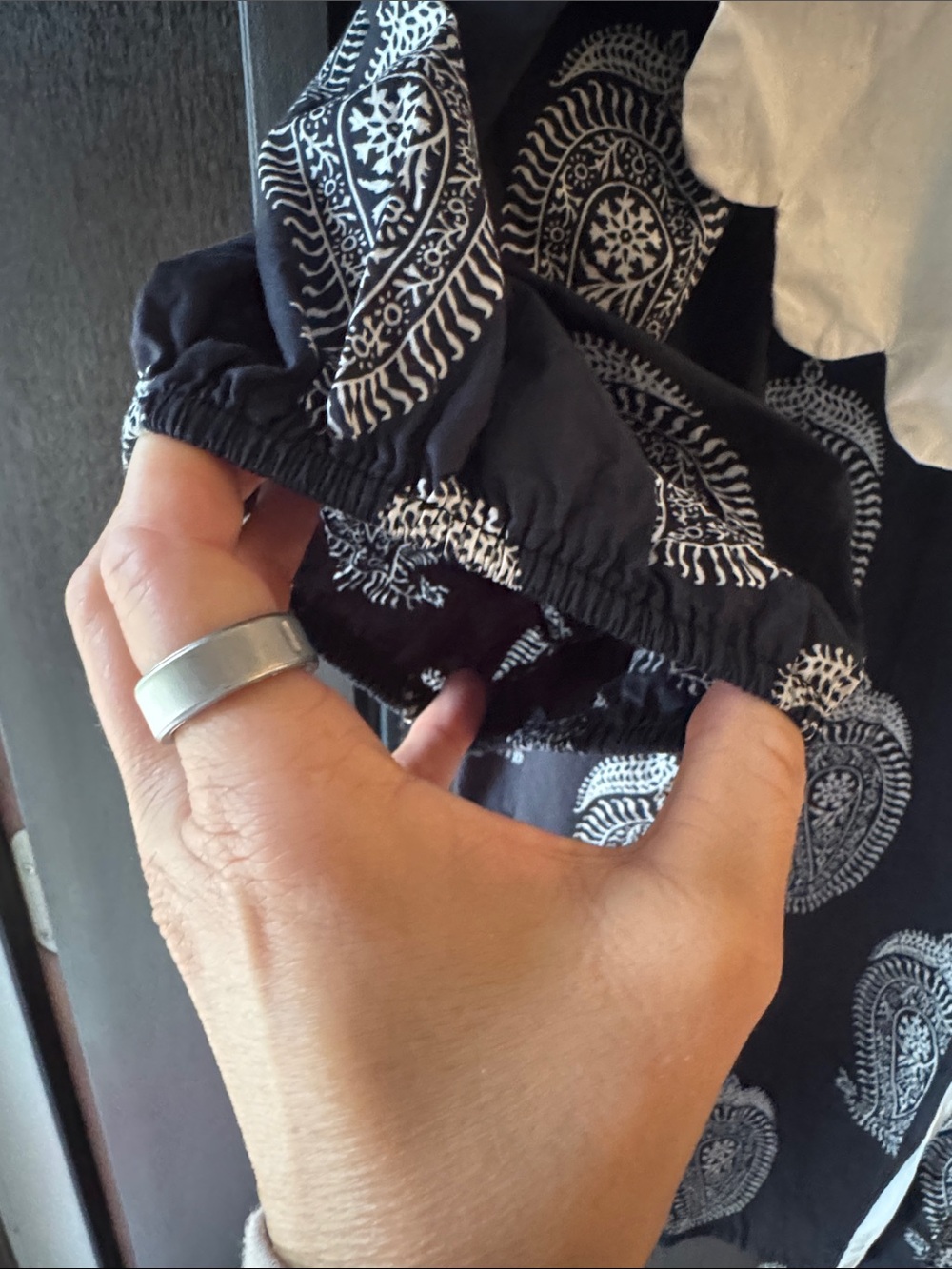 Gigio Dark Navy Paisley Puff-Sleeve Top with off White Scalloped Collar - Picture 3 of 5